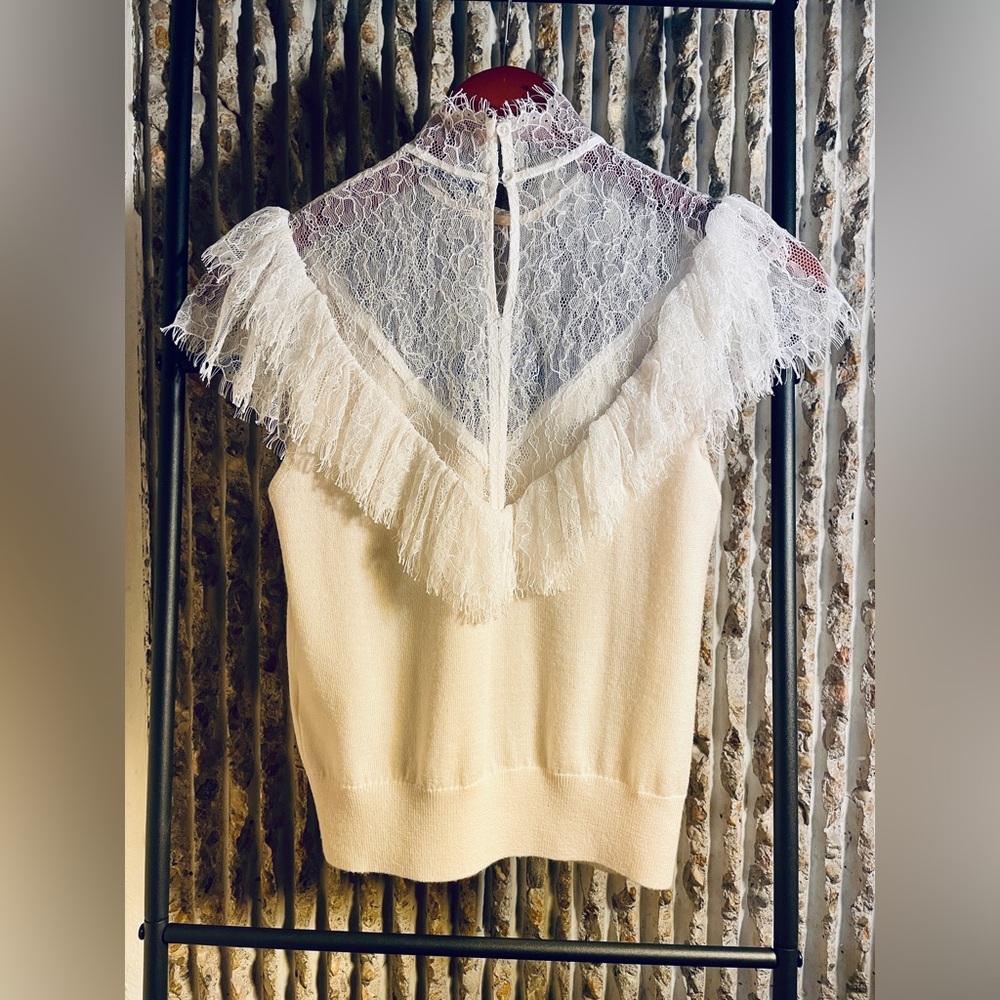 Alice + Olivia Turtleneck - Lace Trim Embellishment
Short Sleeve - Women’s XS - Picture 5 of 10